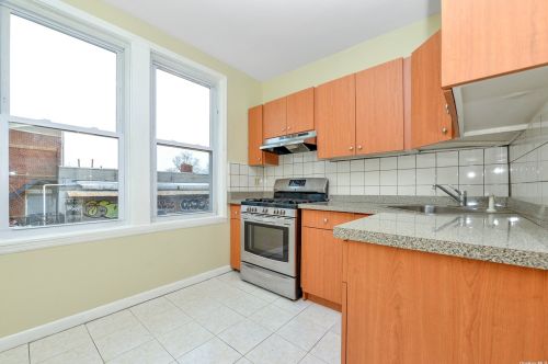 86-20 139th St, Jamaica, NY 11435-3008