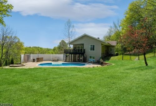 11 Kearny Dr, Wantage NJ  07461-3928 exterior