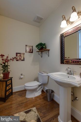 466 Black Swan Ln, Berwyn PA  19312-1908 exterior