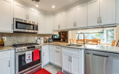 6 Cedar Crest Dr, Huntington Station NY  11746-6652 exterior