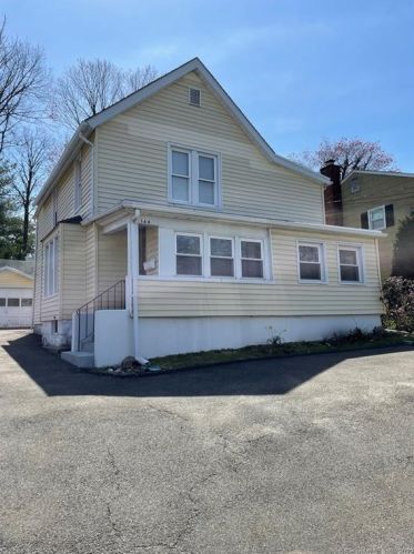166 Toms Rd, Stamford, CT 06906-1031