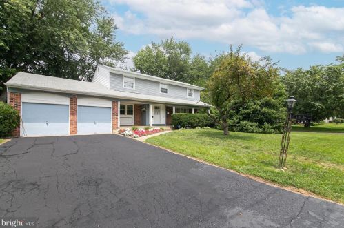 707 Foxcroft Dr, Riverton, NJ 08077-4407