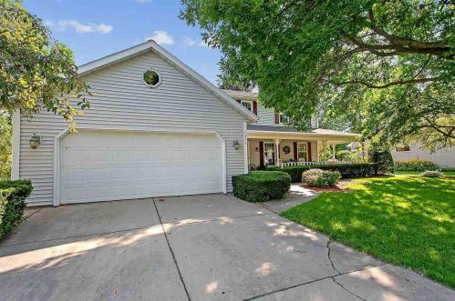 1253 Dover Ln, Green Bay, WI 54313-5892