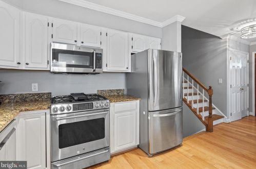 300 E St, Purcellville VA  20132-3317 exterior