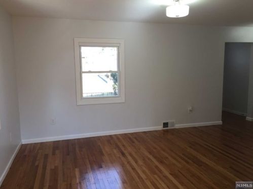 1427 Nelden Rd, Teaneck NJ  07666-6056 exterior