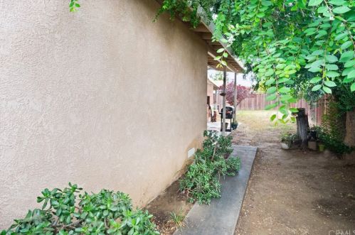 982 Verde Ave, Rialto CA  92376-4145 exterior