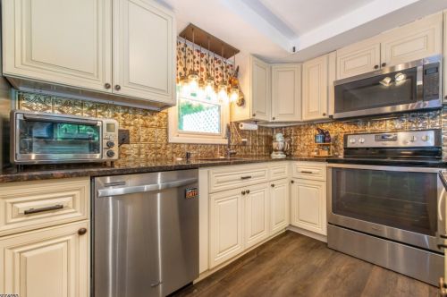 94 Fernwood Rd, Wantage NJ  07461-1013 exterior