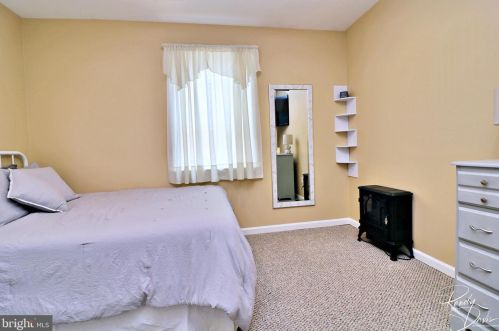 320 Stephen Ct, Charles Town WV  25414-4126 exterior