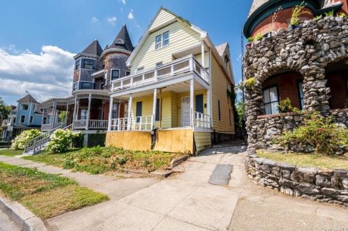 8 Bay View Ter, Newburgh, NY 12550-6001