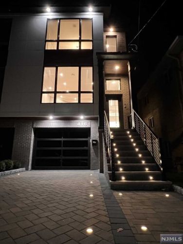 416 Lawton Ave, Cliffside Park NJ  07010-1902 exterior