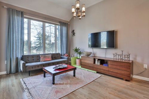 33 Hawthorne Vlg Rd, Nashua NH 03062-2274 exterior