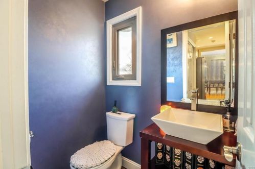 4 Pond View Dr, Brookfield Center CT  06804-3427 exterior