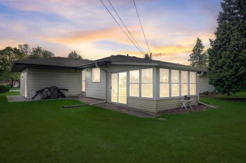 17510 Westward Dr, Waukesha, WI 53146-1846