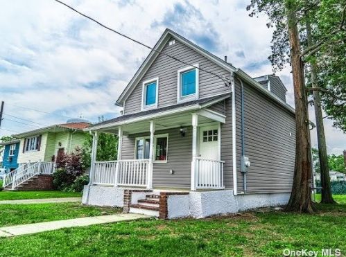 209 Costar St, Westbury NY  11590-3605 exterior