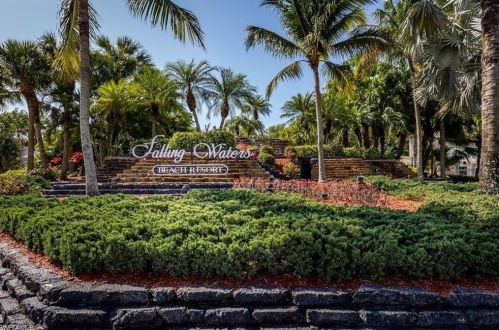 6800 Beach Resort Dr, Naples FL  34114-1505 exterior