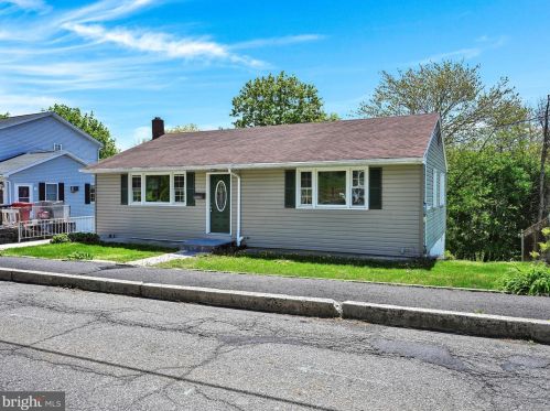 1349 Mount Hope Ave, Primrose, PA 17901-1408