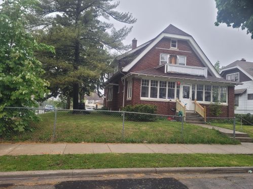 3605 12th St, Milwaukee, WI 53206-3037