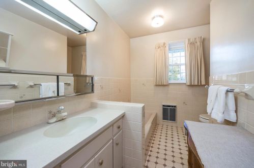 1134 Crestwood Dr, Pottstown PA 19464-2932 exterior