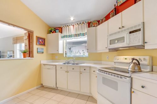 231 Canterbury Dr, West Palm Beach FL  33418-7178 exterior