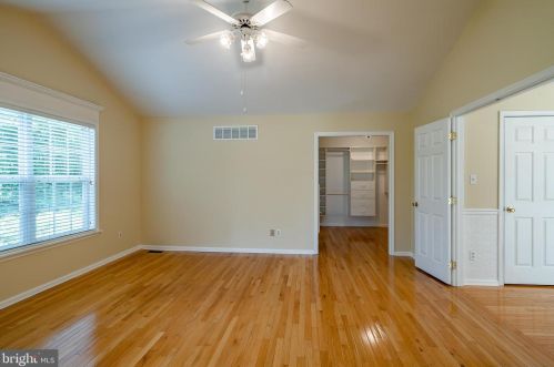 1042 Charter Oaks Dr, Lansdale PA exterior