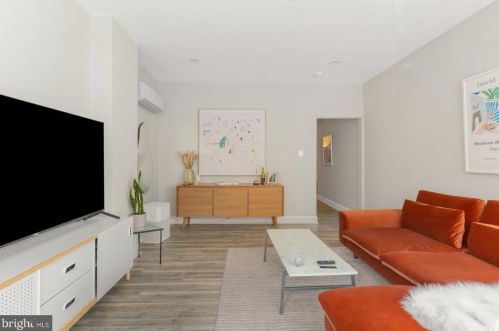 752 9th St, Philadelphia, PA 19147-2837