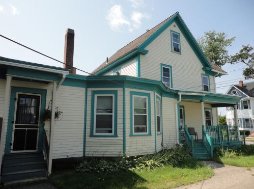 46 Chestnut St, Rochester, NH 03867-2613