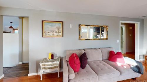 170 Giddings Ave, Windsor CT 06095-3743 exterior