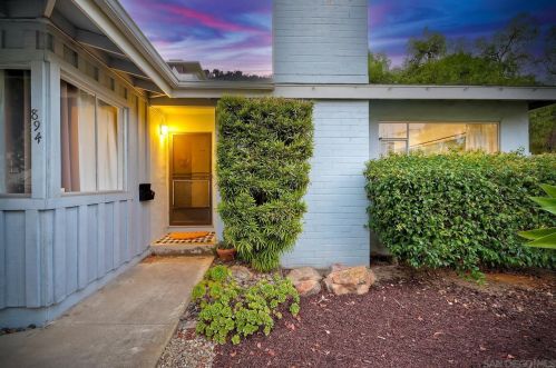 894 Gage Dr, San Diego, CA 92106-2938
