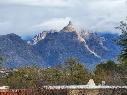 7204 Camino Vecino, Tucson AZ 85715-3418 exterior