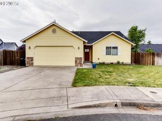 1120 Hazelnut Ct, Walker, OR 97426-7904