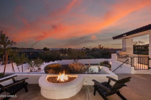1439 Echo Ln, Phoenix AZ  85020-3831 exterior