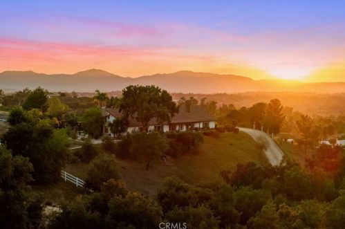 39386 Chaparral Dr, Temecula CA  92592-8822 exterior