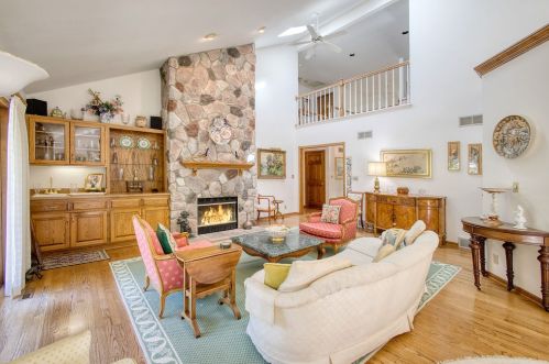 1505 Eastbrook Dr, Thiensville, WI 53092-2972