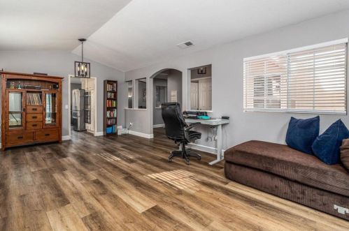 1325 Linsay Pl, Escondido CA  92026-3606 exterior