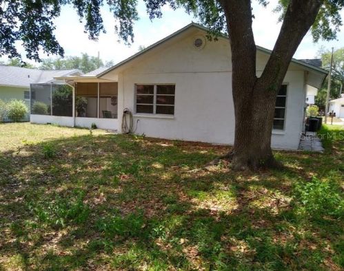 8615 Winding Wood Dr, Port Richey, FL 34668-3051