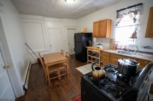 44 Chadwick Ave, Newark NJ 07108-1529 exterior