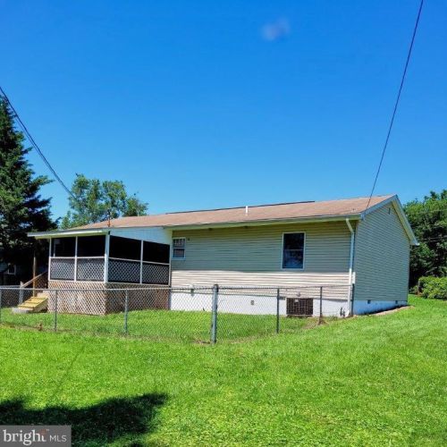 104 Iris Way, Charles Town WV  25414-9437 exterior