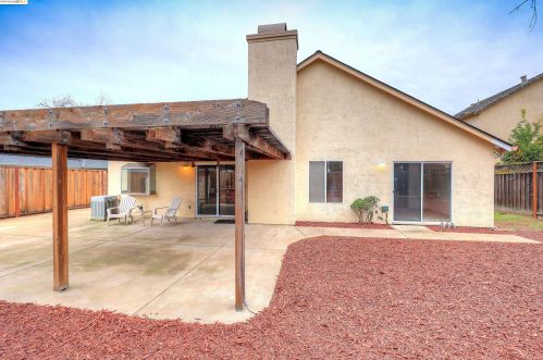 1861 Concannon Dr, Oakley CA  94561-3018 exterior