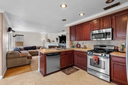 30508 Park Vista Dr, Santa Clarita CA  91384-3795 exterior