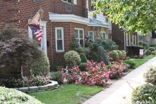 10 Glen Hollow Dr, Holtsville NY  11742-2404 exterior