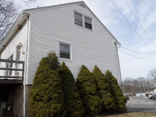 58 Robincrest Dr, Waterbury CT  06708-2406 exterior