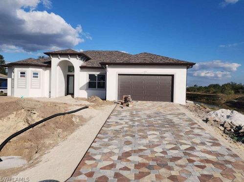 800 Bruce Ave, Lehigh Acres, FL 33971-5158