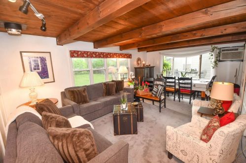 5594 Apricot Ct, Greendale, WI 53129-1709