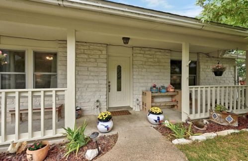 104 Tori Dr, Creedmoor, TX 78610-9733