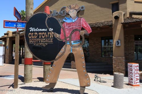 3500 Hayden Rd, Scottsdale AZ  85251-4719 exterior