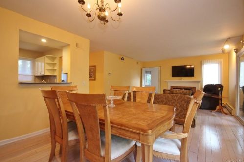 701 Eagle Bay Dr, Crotonville NY  10562-2372 exterior