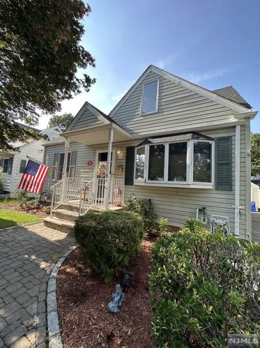 22 State St, Mahwah NJ  07430-1173 exterior