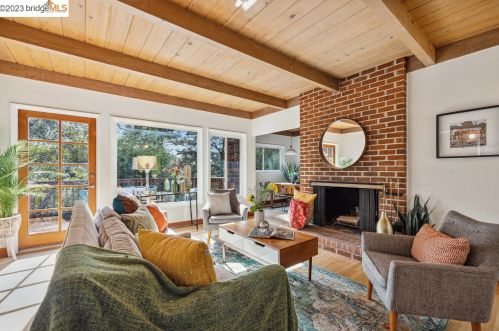 7089 Exeter Dr, Oakland, CA 94611-1519