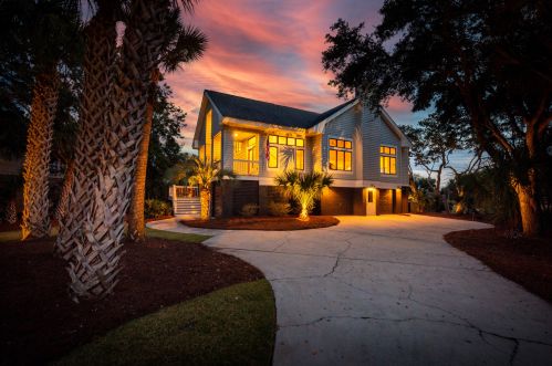 53 Seagrass Ln, Isle Of Palms, SC 29451-3855