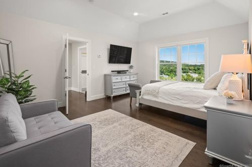 39 Clearview Dr, Brookfield Center CT  06804-1407 exterior